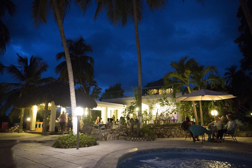 Hotel Restaurant Cyvadier Plage Jacmel Exterior foto